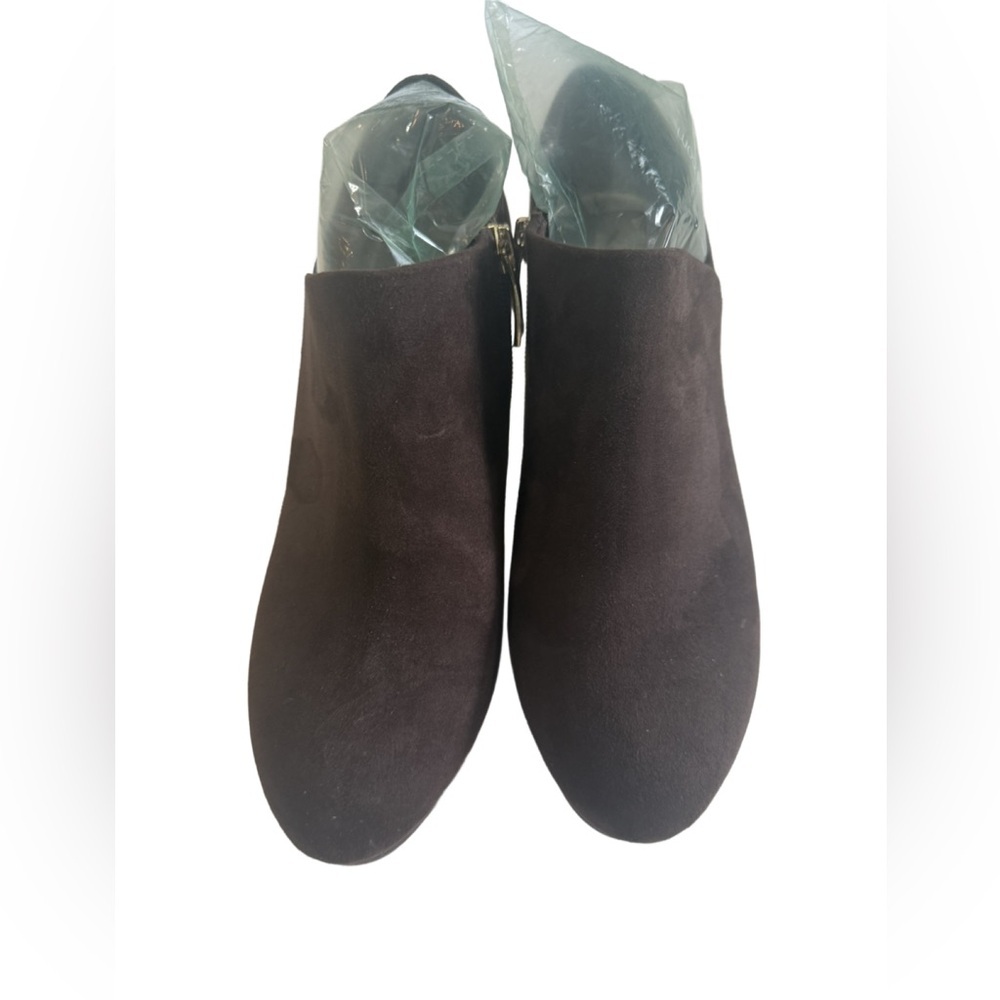 Xappeal Dark Brown Faux Suede Ankle Booties. 7M